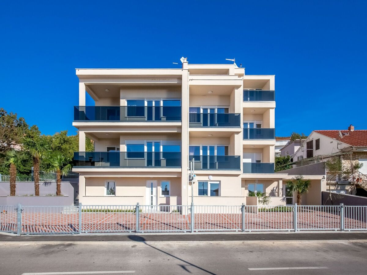Villa Wohnung mit Pool in der Nähe des Meeres