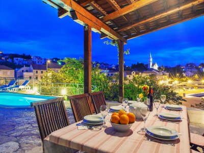 Villa Villa in Sumartin mit Pool am Strand in Brač - Villa
