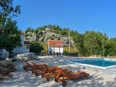 Villa Villa in Neoric mit Pool und Whirlpool - Outdoor photo 2