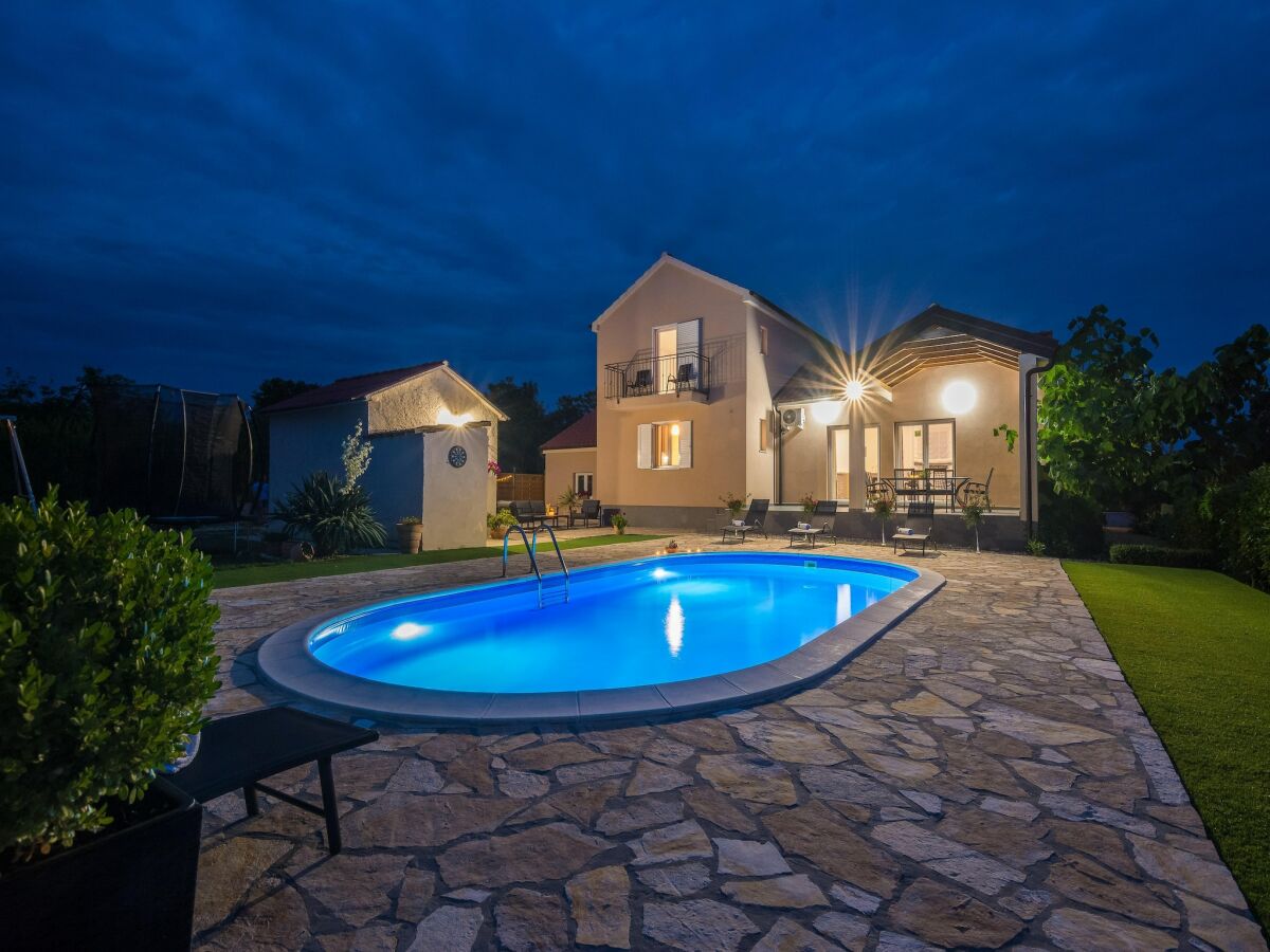 Holiday house Villa in Policnik mit privatem Pool - Outdoor photo 4
