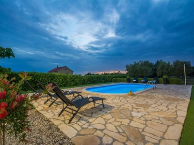 Holiday house Villa in Policnik mit privatem Pool - Outdoor photo 8