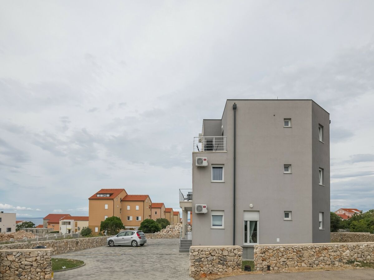 Apartment Apartment in Novalja near Zrće Beach - Outdoor photo 3