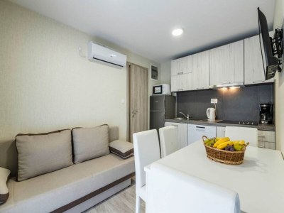 caravan Mobilheim in Banjole nahe Strand - Features photo 28