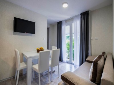 caravan Mobilheim in Banjole nahe Strand - Features photo 29