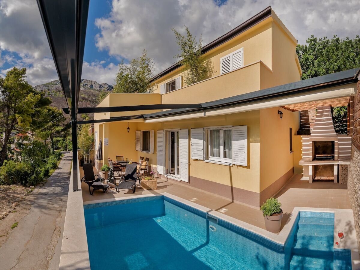 Villa Villa in Žrnovnica mit beheiztem Salzwasserpool