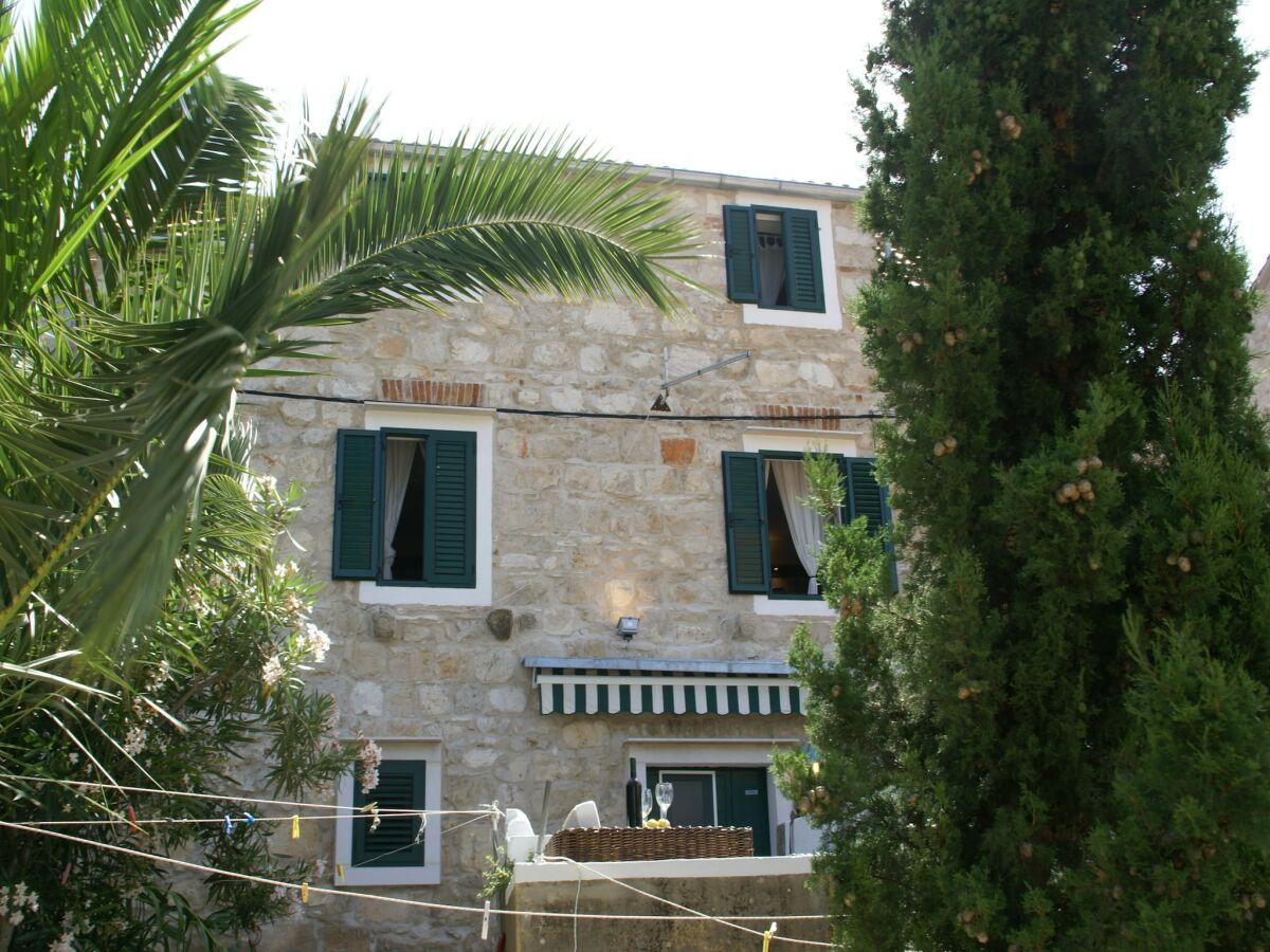 Apartment Coastal apartment in Vis near sea