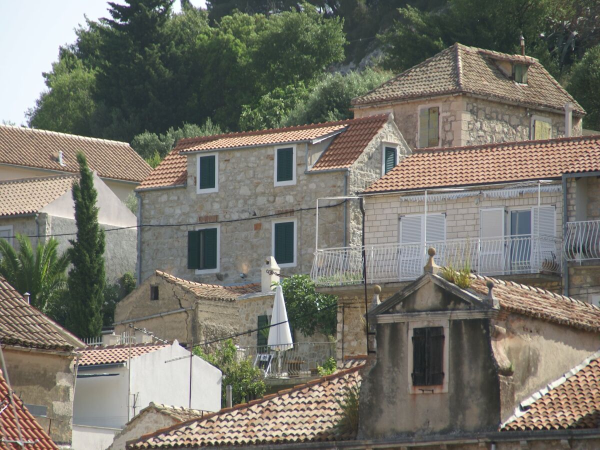 Apartment Coastal apartment in Vis near sea - Outdoor photo 2