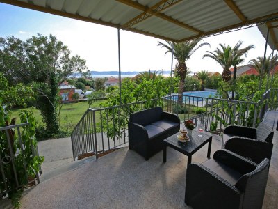 Holiday house Modern holiday home with pool - Outdoor photo 3