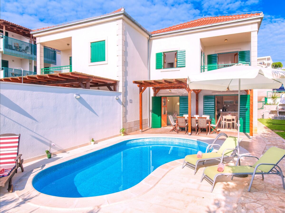 Villa Charming villa with spacious rooms and private swimming pool in the lavender island of Hvar - Outdoor photo 5