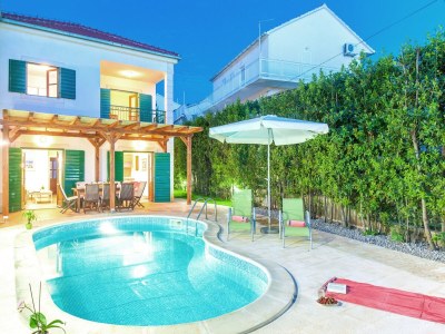 Villa Charming villa with spacious rooms and private swimming pool in the lavender island of Hvar - Outdoor photo 2