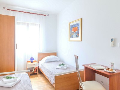 Villa Charming villa with spacious rooms and private swimming pool in the lavender island of Hvar - Features photo 14