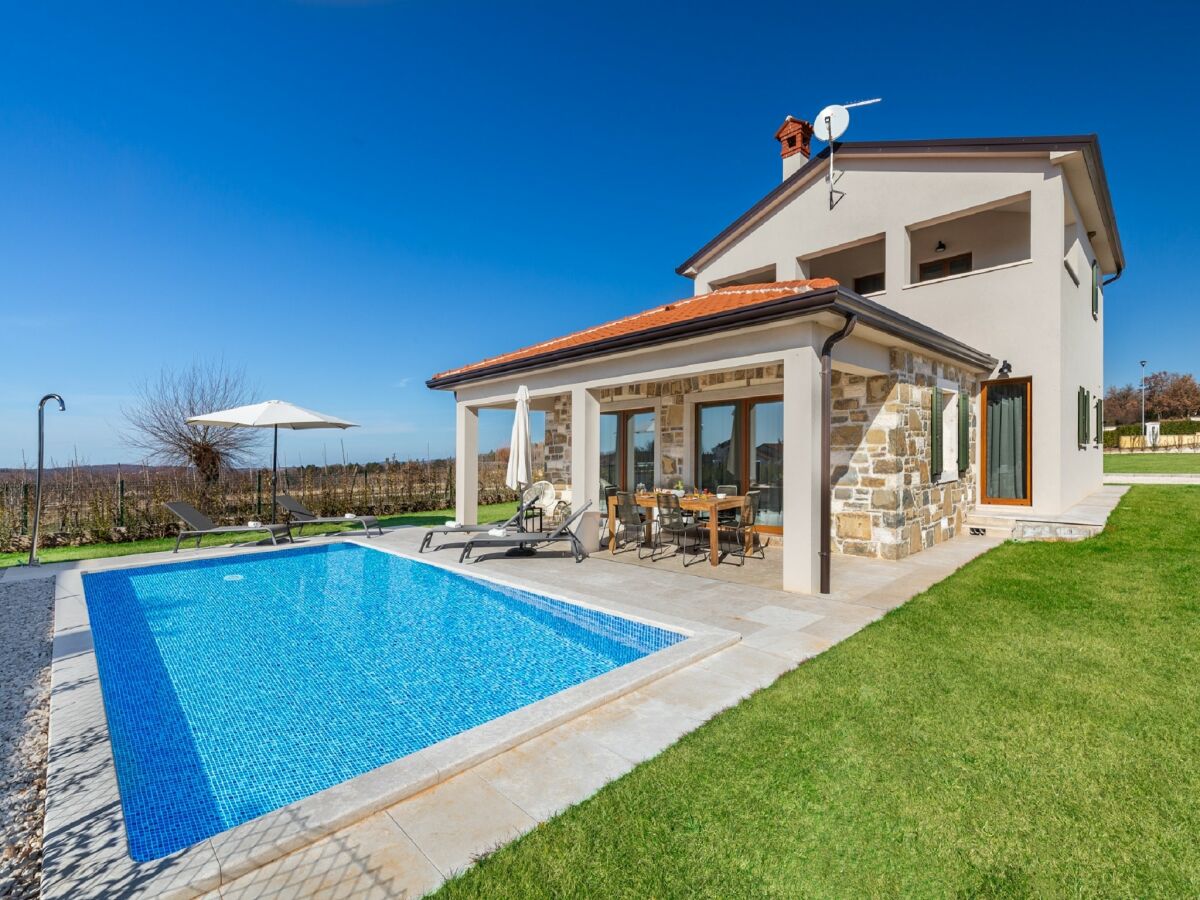 Villa Villa in Motovun mit Pool und Aussicht