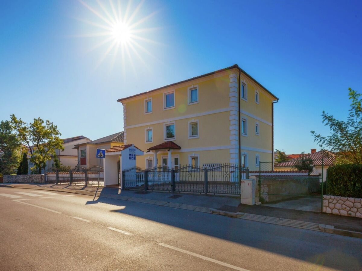 Apartment Country Home in Croatia with Pool and Farm Views - Outdoor photo 4
