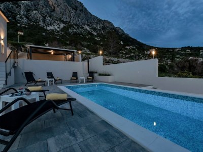 Villa Stunning Villa with Pool - Outdoor photo 14