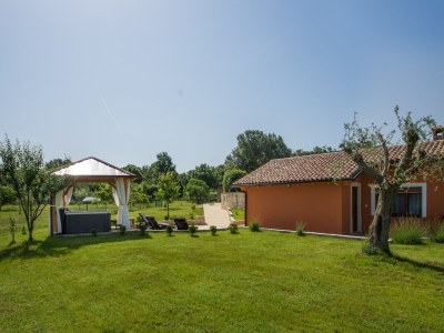 Holiday house Ferienhaus Vodnjan mit Pool & Meer - Outdoor photo 9