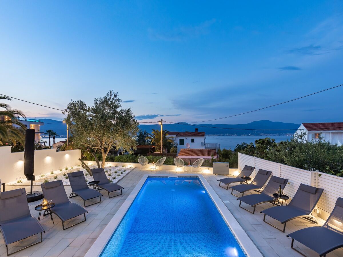 Apartment Attractive apartment in Slatine - Outdoor photo 4