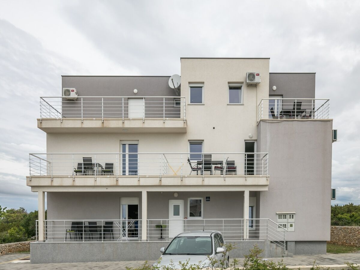 Apartment Apartment on Pag Island near Seabeach - Outdoor photo 4