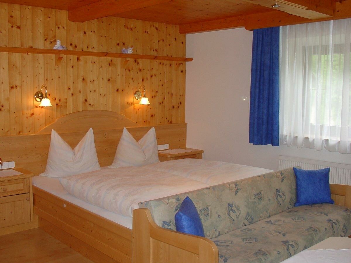 Holiday room DZ "2"- DU/WC,Kühlschrank,TV,Balkon