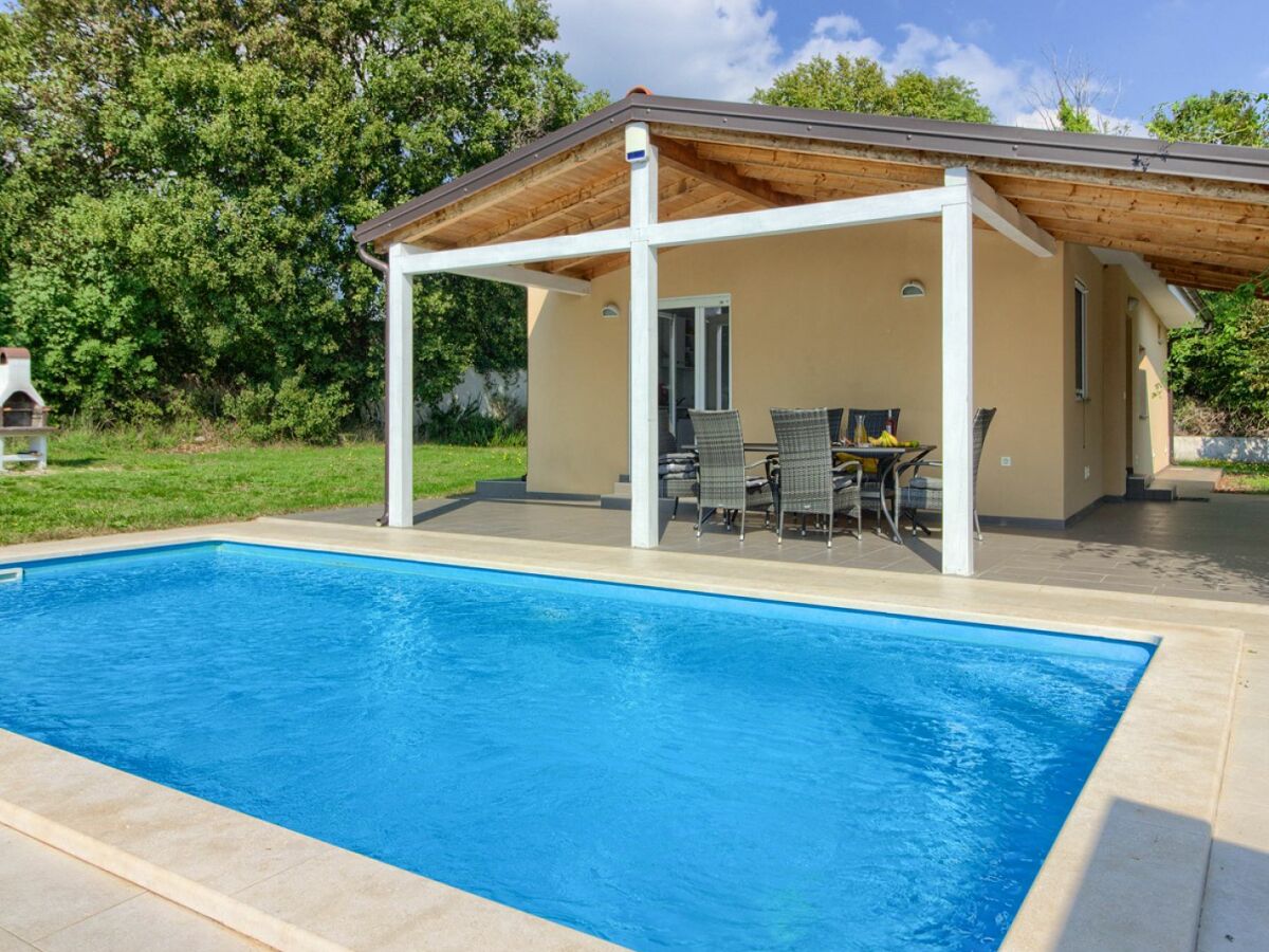 Villa Nezakcij with pool and garden