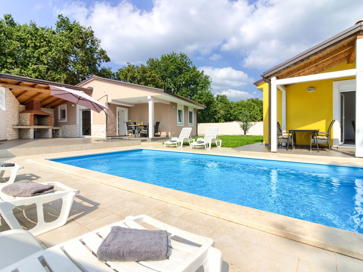 Villa Trusina with pool in Istria