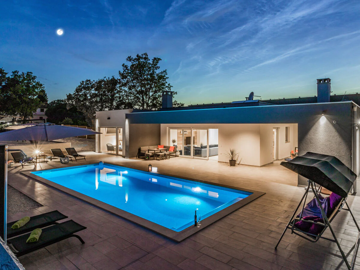 Villa Sanivaro with heated pool and whirlpool