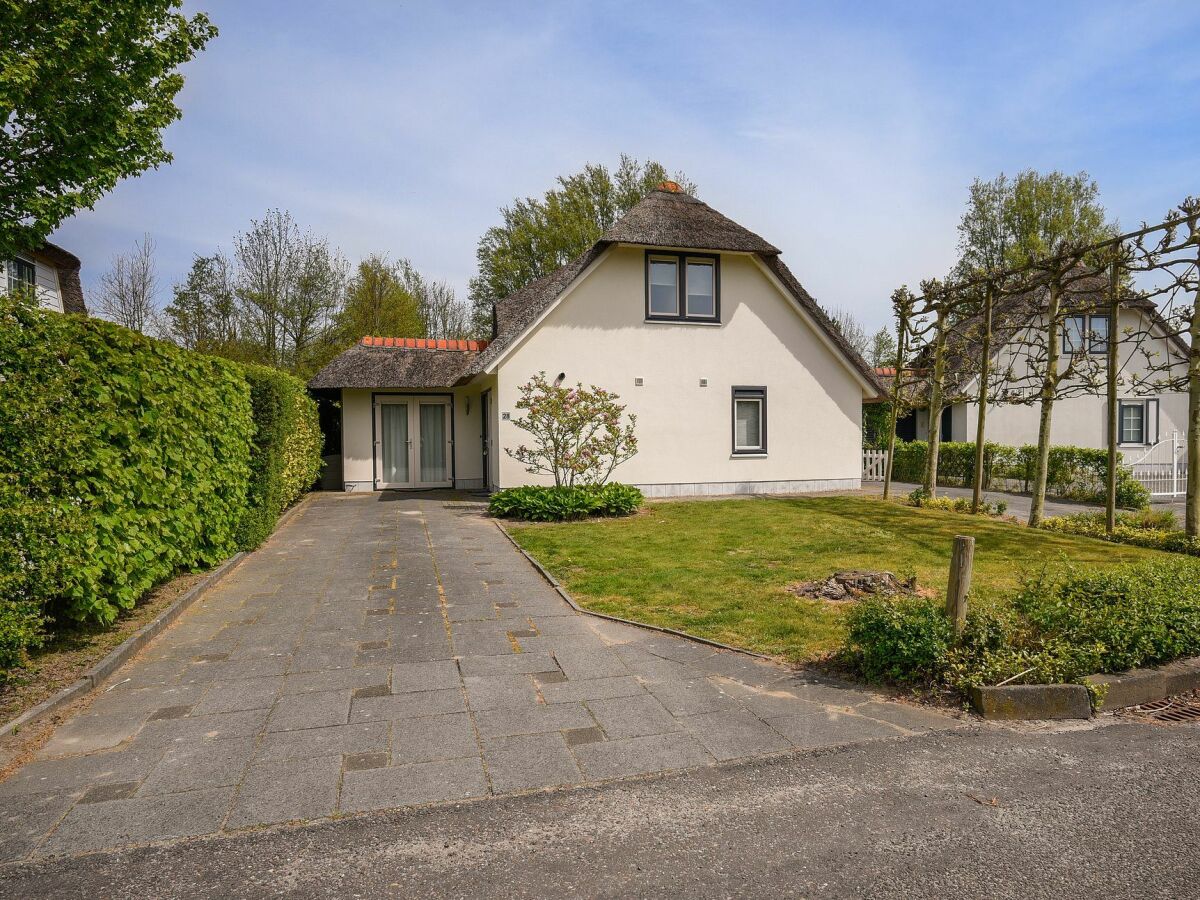 Villa Holiday villa in Zeeland