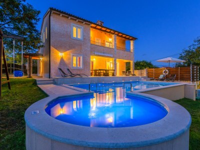 Villa Sandra with heated pool in Svetvinčenat - Villa