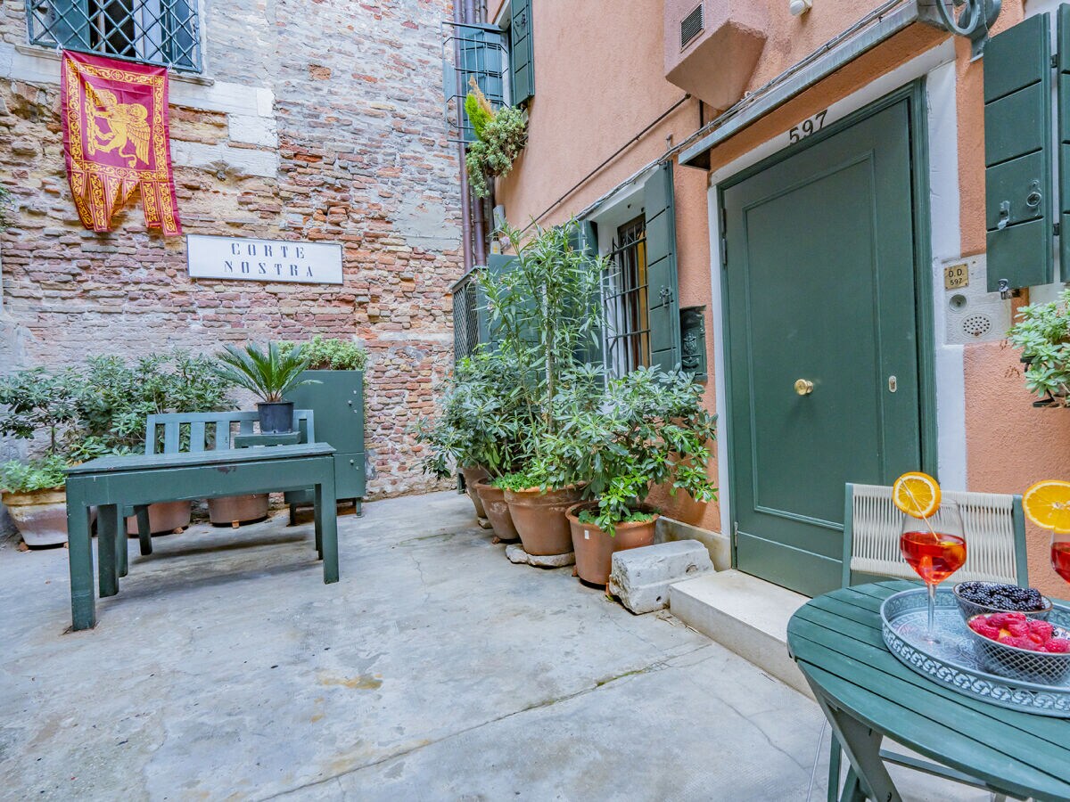Apartment Lo Squero 1 Courtyard