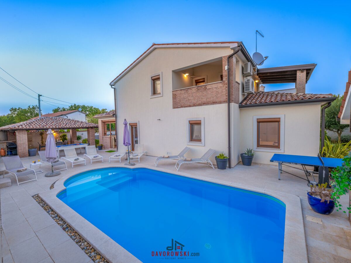 Villa Artist