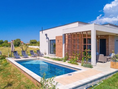 Holiday house Villa Lily with Private Pool and a Lovely Garden in Galižana - Holiday house