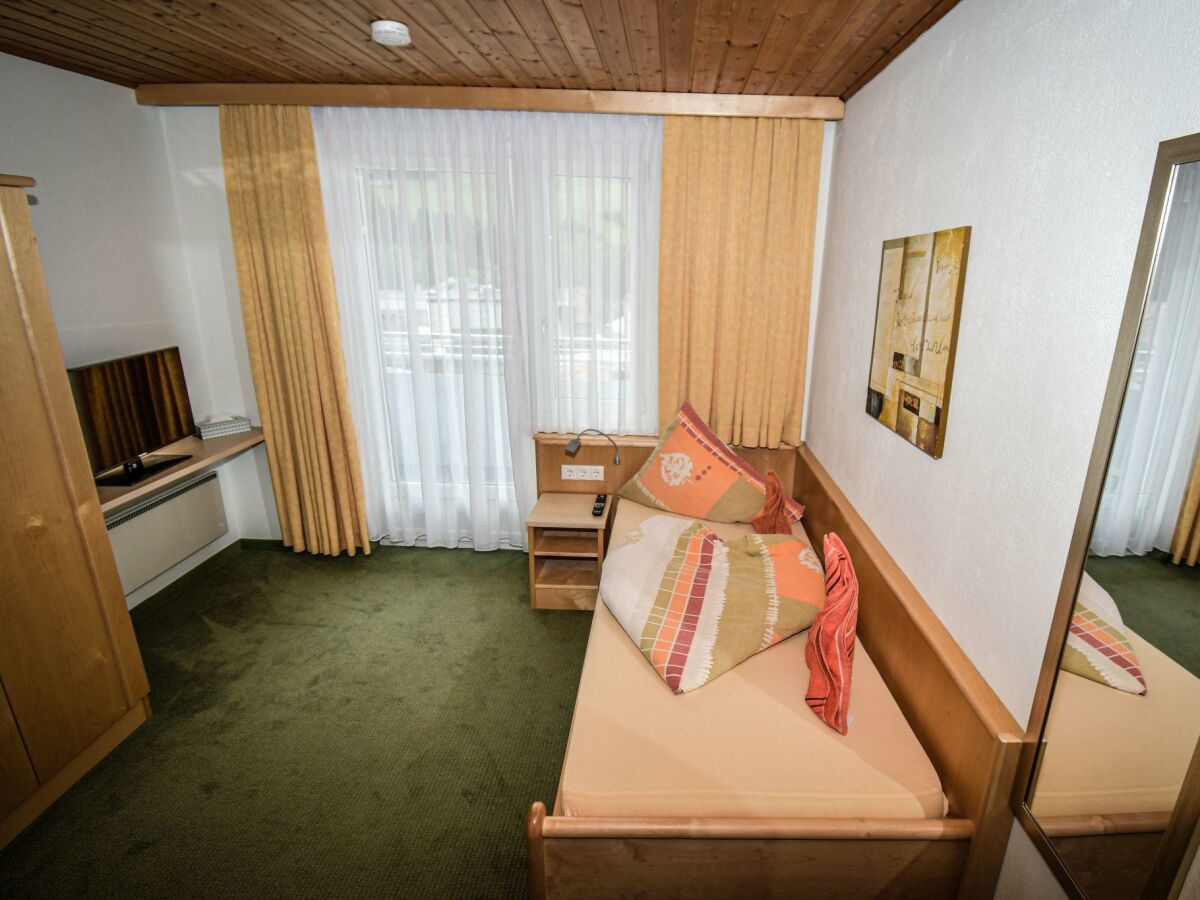 Holiday room Einzelzimmer mit Dusche (4)