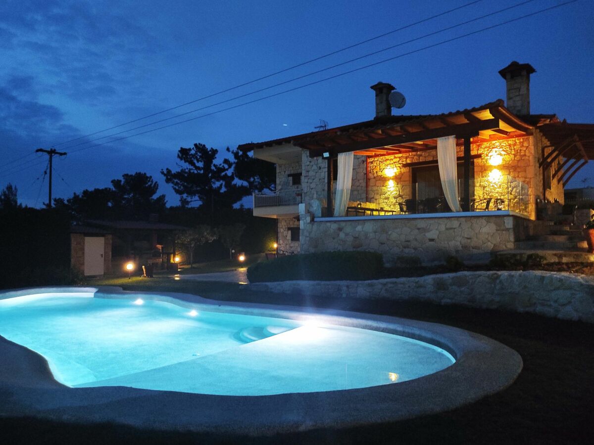 Villa Traditional Estate Pool Garden