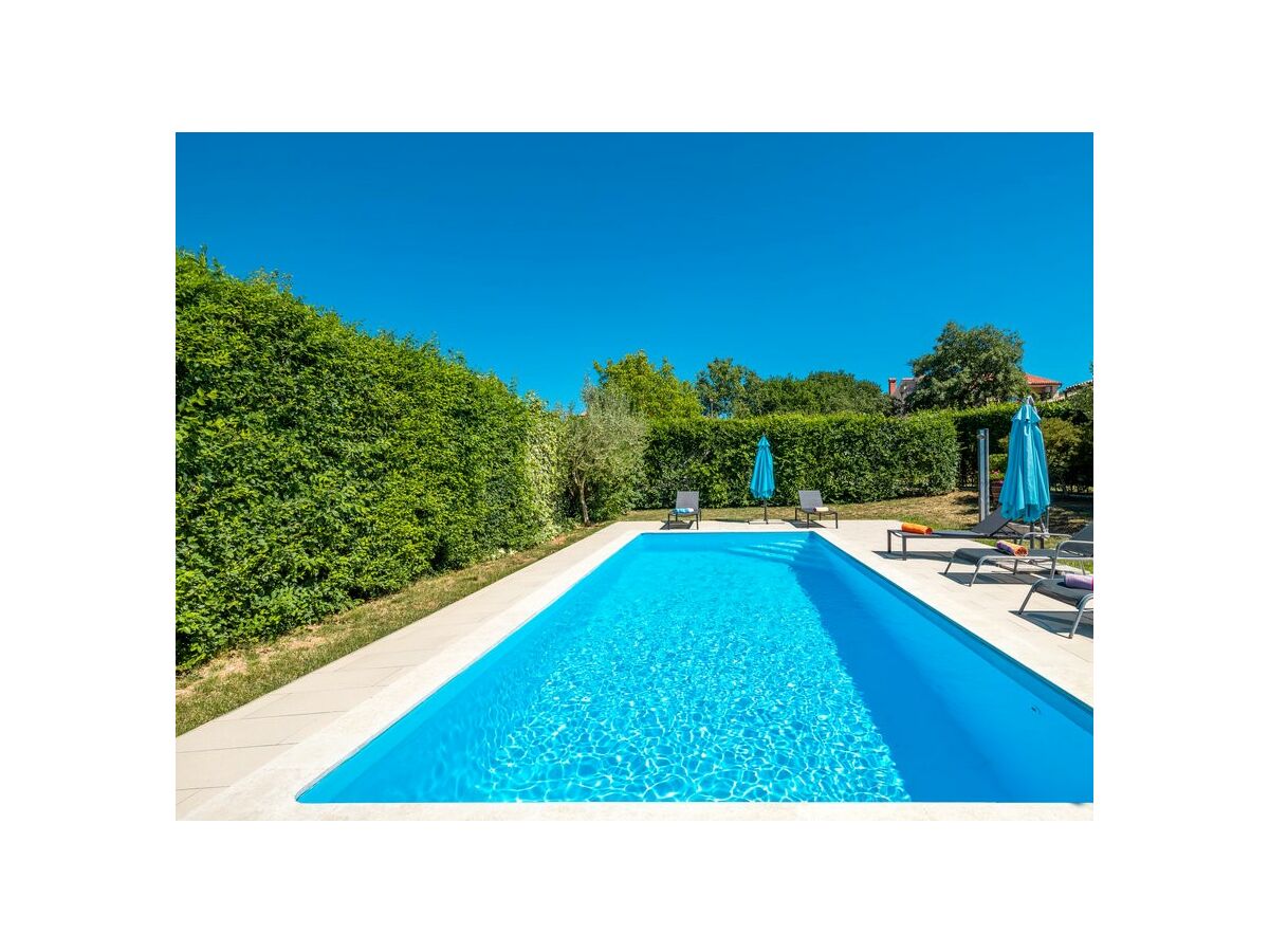 Holiday house Holiday House Kosuta with Pool