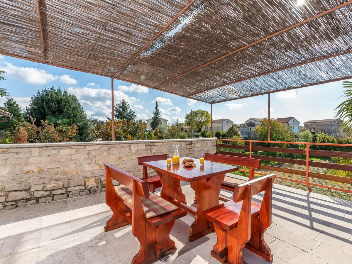 Apartment Apartment House Peresiji - AUB Three-bedroom apartment with shared pool
