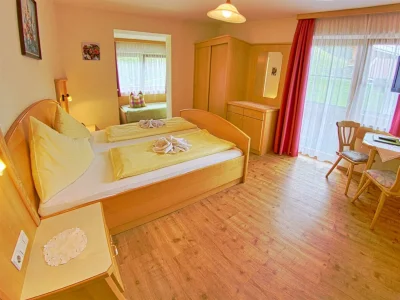 Holiday room Dach-Doppelzimmer mit Balkon, ab 4 Nächte HP - Outdoor photo 11