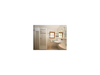 Holiday room Zweibettzimmer mit Dusche od. Bad, WC - Features photo 12