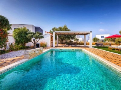 Holiday house Villa Sunshine with Private Heated Pool in Galižana - Holiday house