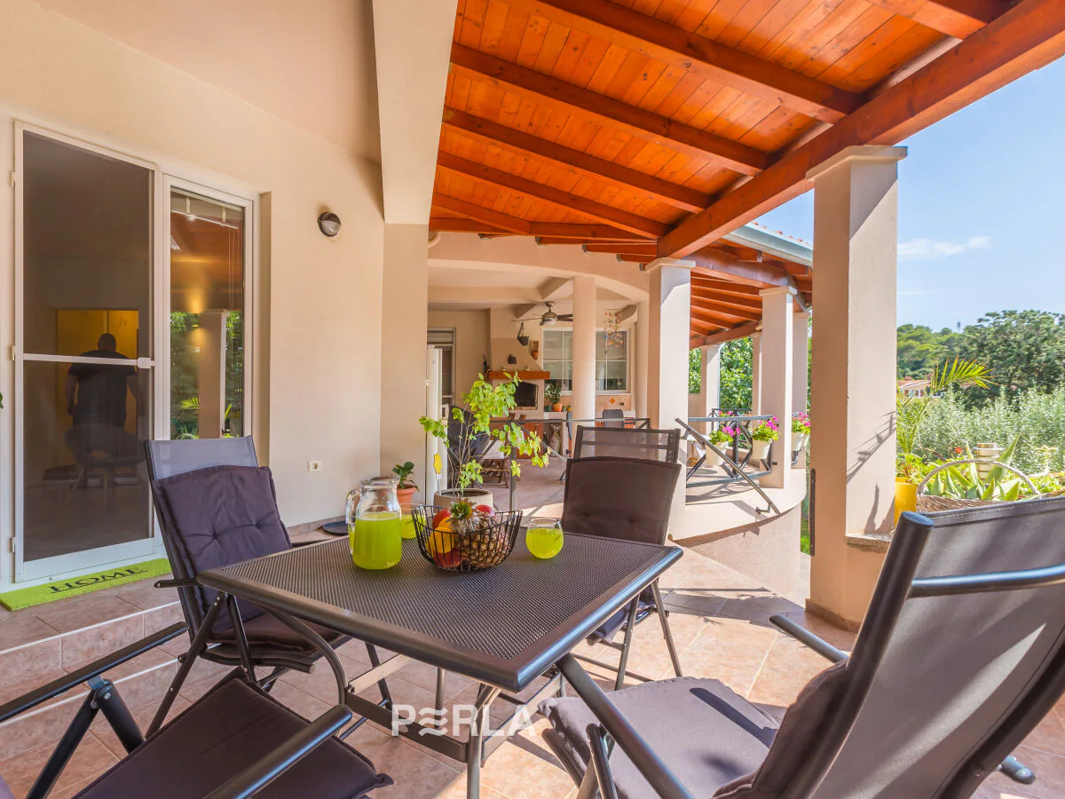 Holiday apartment BRINA with a pleasant terrace near Pula