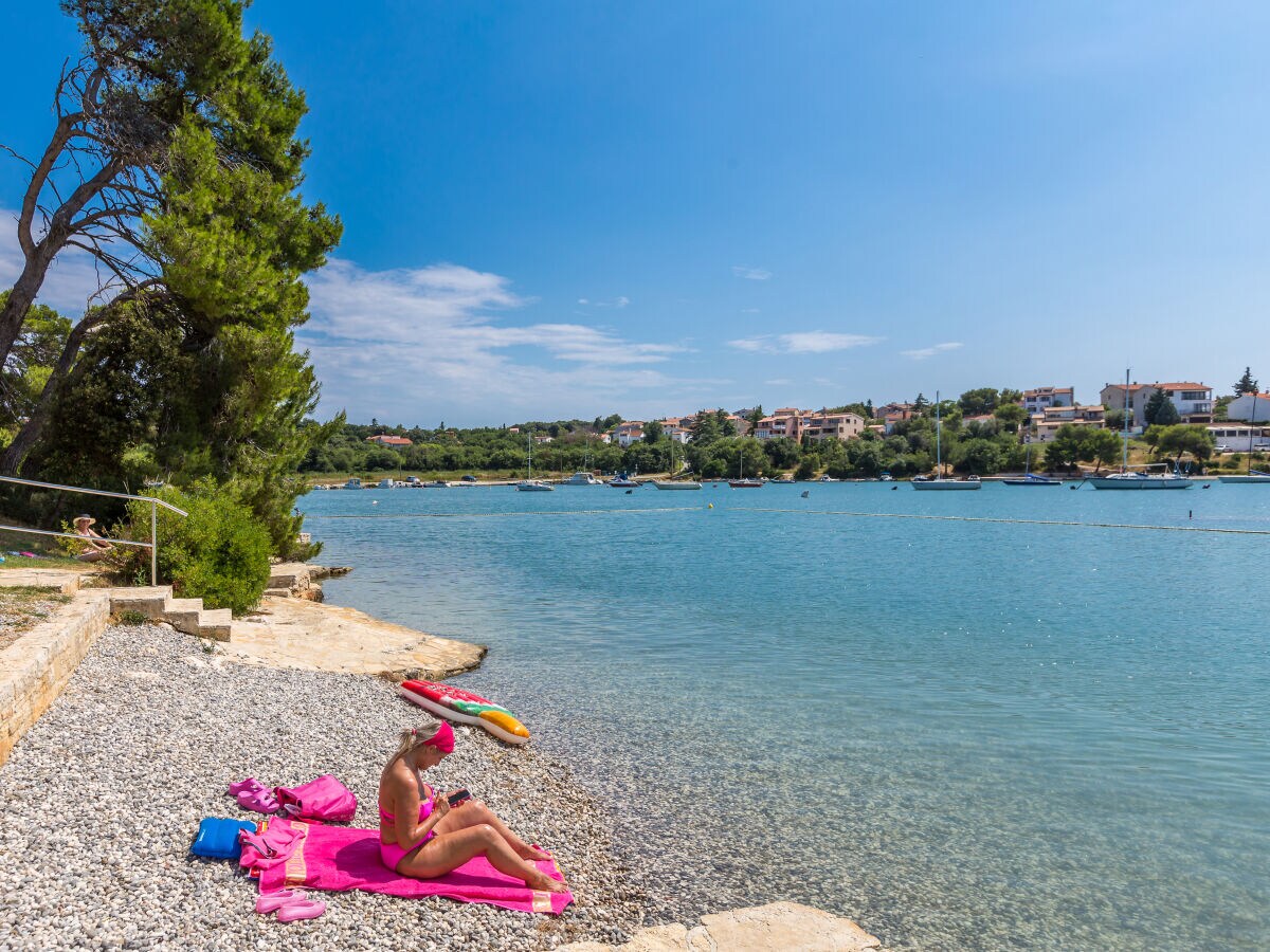 Holiday apartment BRINA with a pleasant terrace near Pula - Outdoor photo 4