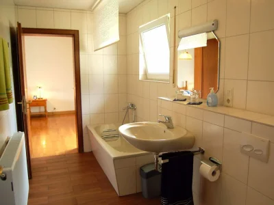 Apartment 6-Bett-Ferienhaus, Dusche u.Bad/WC, 3 Schlafräume - Outdoor photo 7