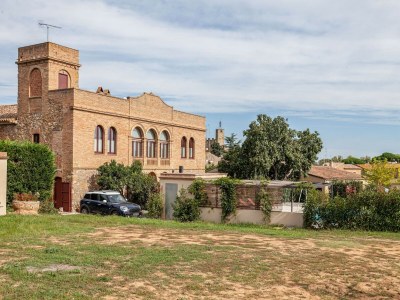 Holiday house Charming Home Near Vulpellac - Outdoor photo 9