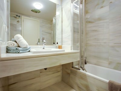 Apartment Beachside Apartment with Pool - Features photo 25