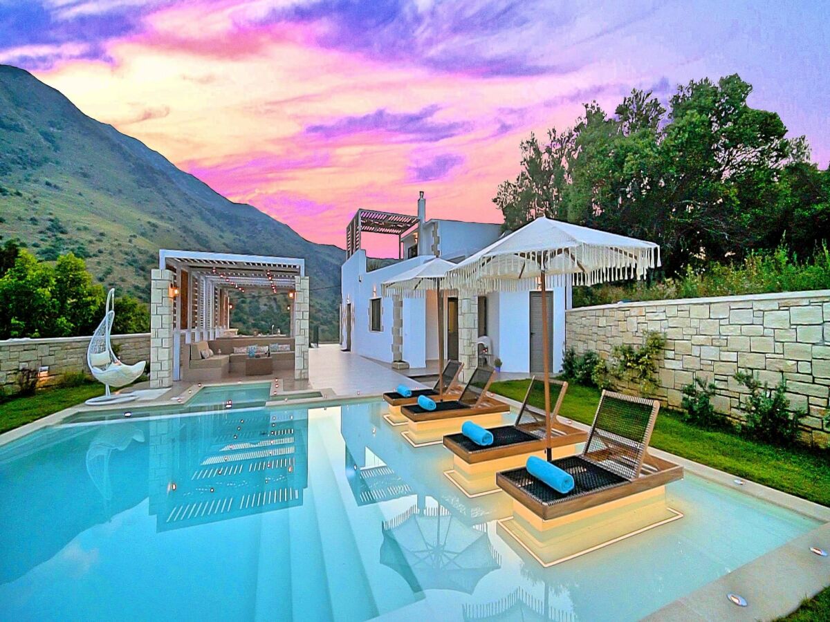 Holiday house Villa am Kournas-See mit privatem Pool - Outdoor photo 2