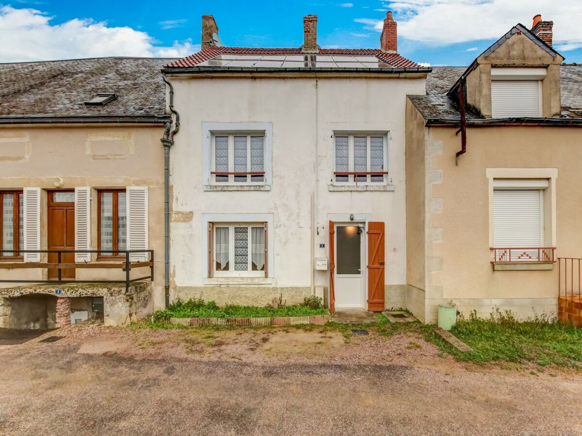 Holiday house Traditional Holiday Home in Brinon sur Beuvron - Outdoor photo 2