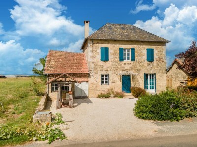 Holiday house Holiday home with pool in Coubjours in Black Périgord - Holiday house