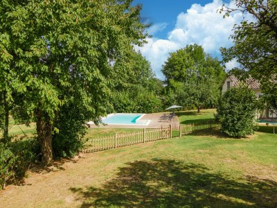 Holiday house Holiday home with pool in Coubjours - Outdoor photo 12