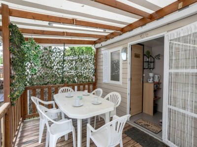 caravan Mobile Home with Plancha & Pool Access - Outdoor photo 5