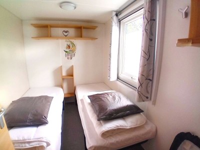caravan Mobile Home with Plancha & Pool Access - Features photo 15