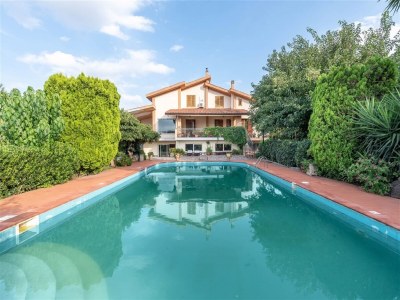 Holiday house Villa with Pool, Pets & WiFi - Outdoor photo 2