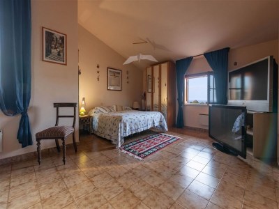 Holiday house Villa with Pool, Pets & WiFi - Features photo 12